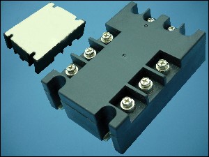 РЕЛЕ SSR-3DA 3-32VDC 3x40A ТРИФАЗНО