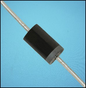 ЦЕНЕРОВ ДИОД 200V 5W 1N5388B DO-201