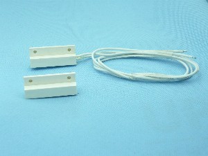 МАГНИТЕН ДАТЧИК FM102/112 20/1000 БЯЛ 34x7,5x14