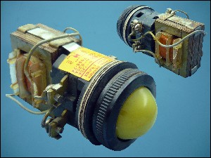 ИНДИКАТОРНА ЛАМПА 380V BT-960-y ф38 ЖЪЛТА