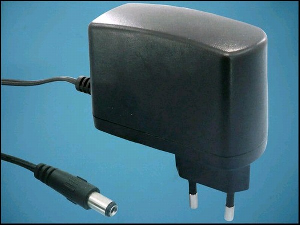 АДАПТОР 12V DC 0,75A 5,5x2,1mm +